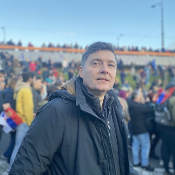 Zelenović: Dok se Srbija davi u poplavama, Gašić se bavi skidanjem nanogice Kuluviji