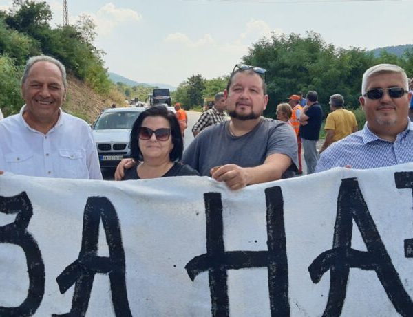 Cakić: Vlast ćuti o našem zahtevu za besplatne udžbenike za svu decu jer ih je sramota